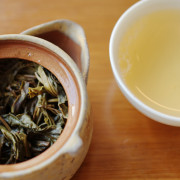 Zhen Ren Yu Feng 2014 leaf and cup